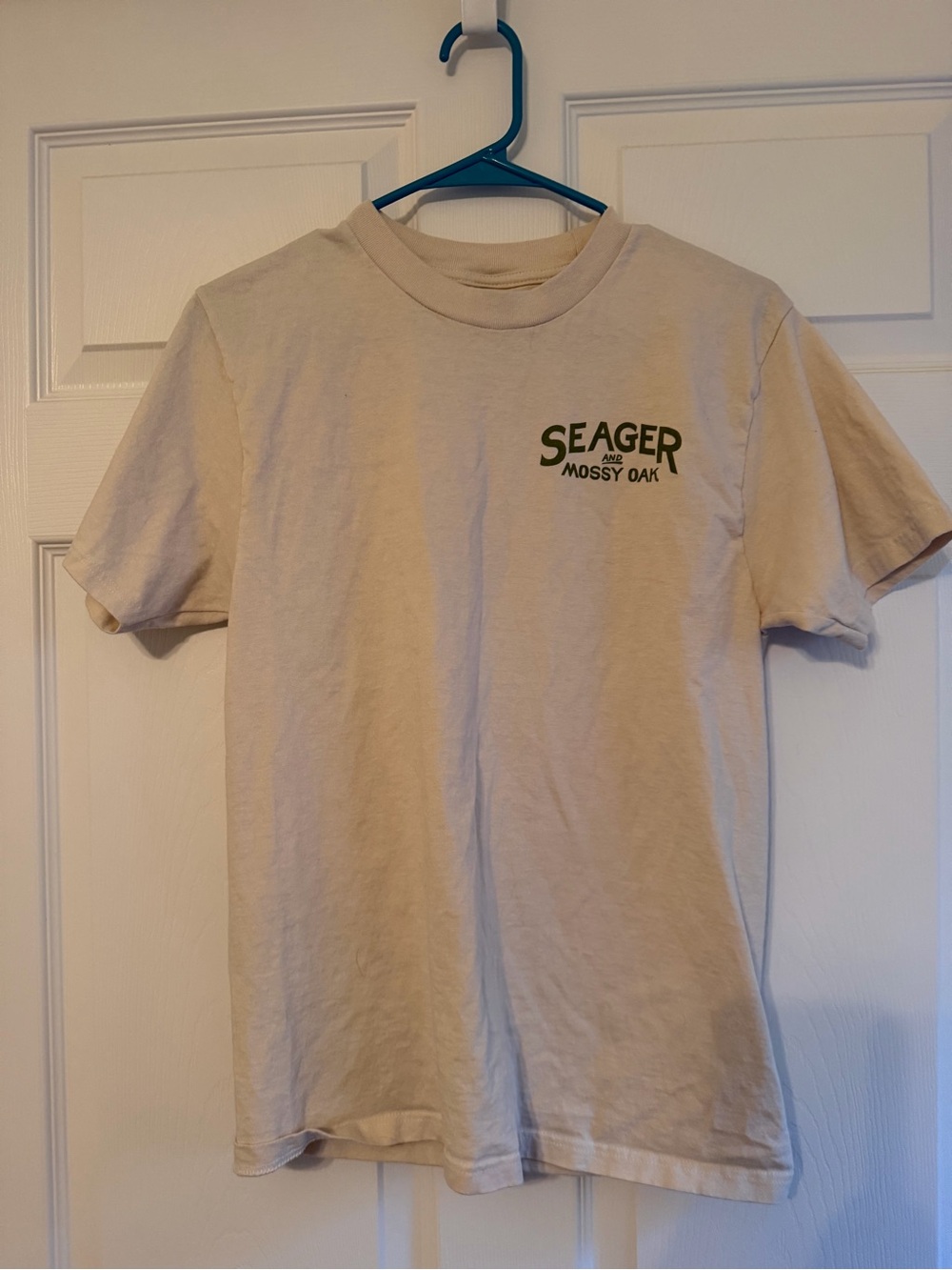Seager x mossy oak Men's Short Sleeve T-Shirt in Beige